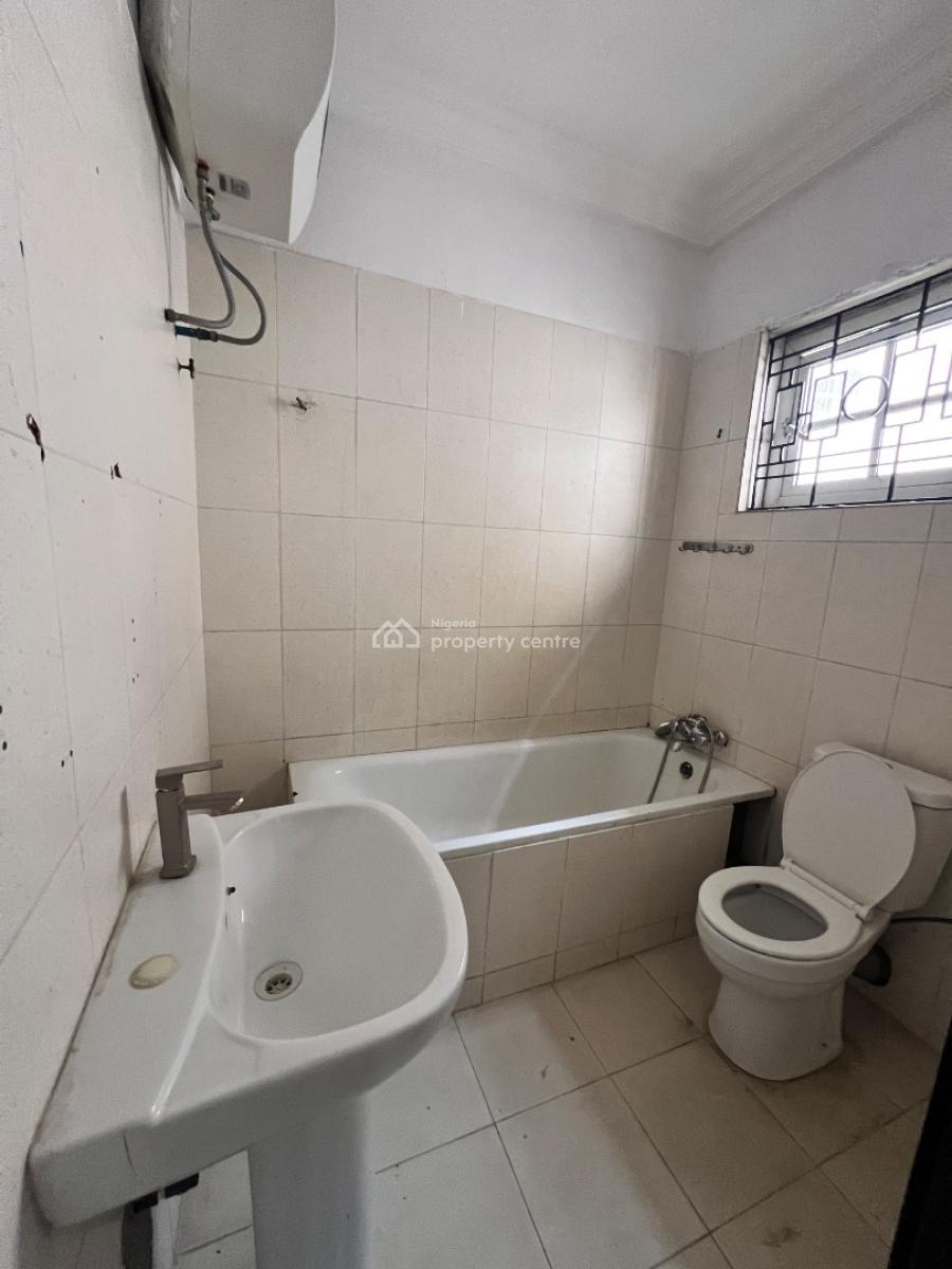 Spacious 3 Bedroom Apartment, Lekki Phase 1, Lekki, Lagos, Flat / Apartment for Rent