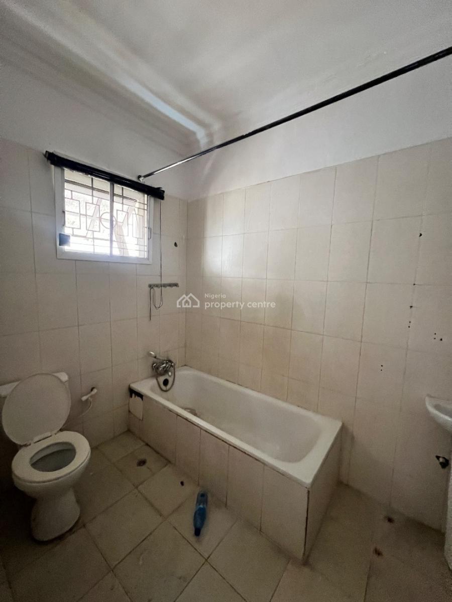 Spacious 3 Bedroom Apartment, Lekki Phase 1, Lekki, Lagos, Flat / Apartment for Rent