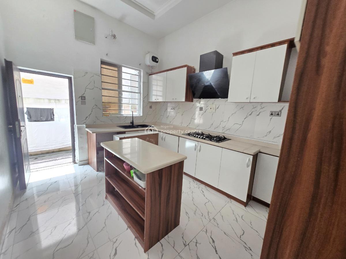 4 Bedroom Semi Detached Duplex with Bq for Distress, Royal Pine Estate, Lekki Expressway, Lekki, Lagos, Semi-detached Duplex for Sale