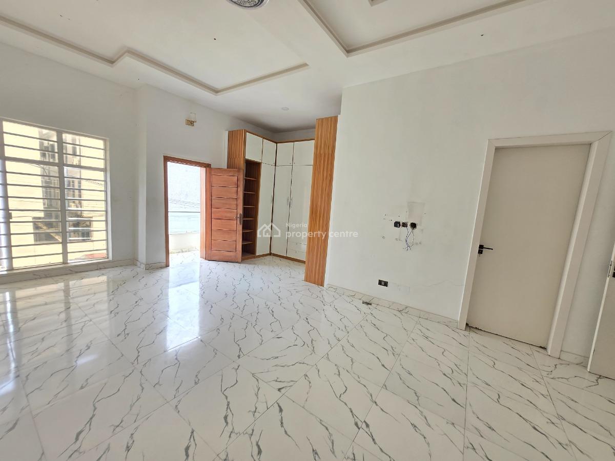 4 Bedroom Semi Detached Duplex with Bq for Distress, Royal Pine Estate, Lekki Expressway, Lekki, Lagos, Semi-detached Duplex for Sale