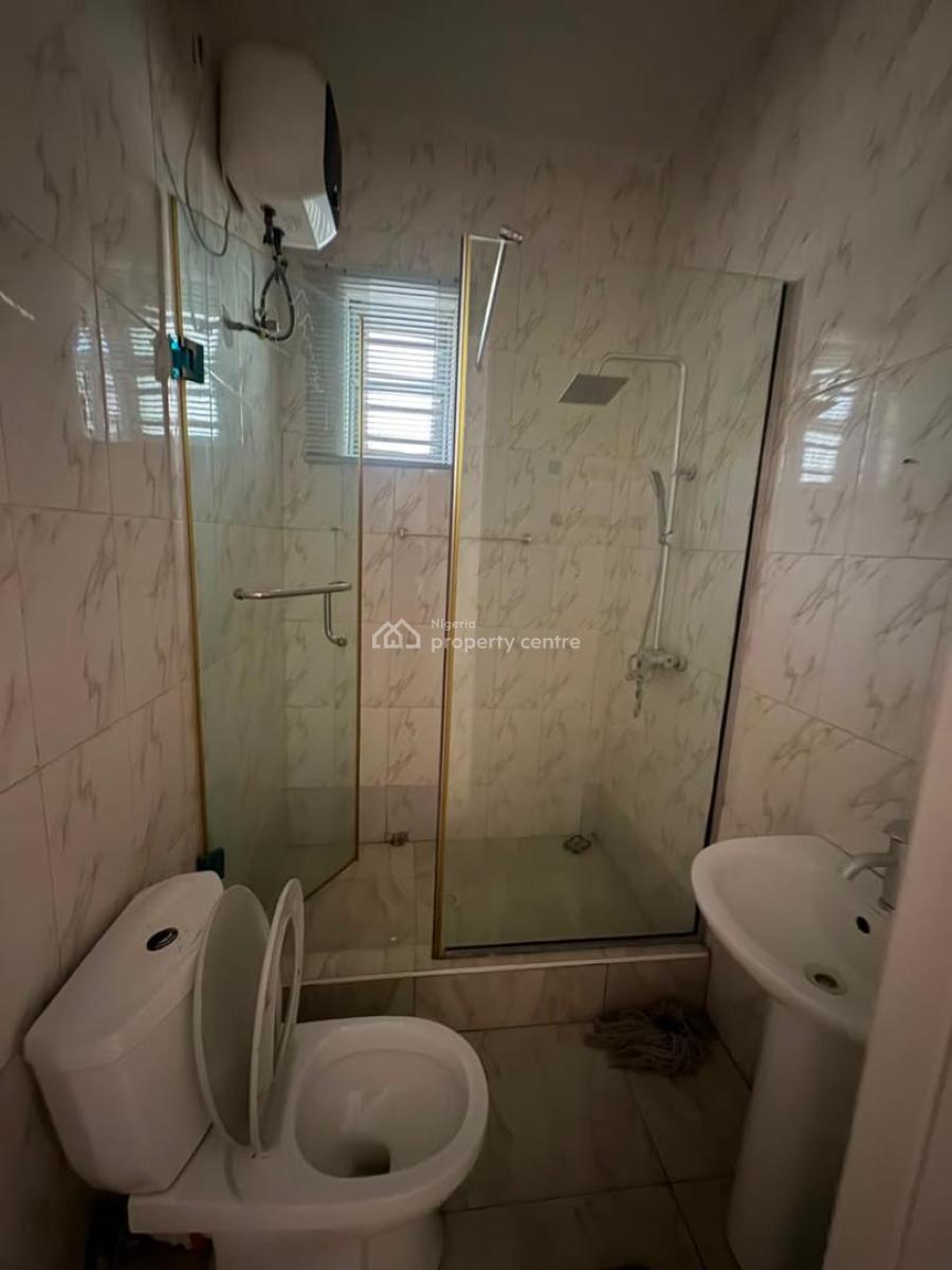 Spacious Guest Room in a Shared Apartment, Oral Extension, Lekki, Lagos, Flat / Apartment for Rent