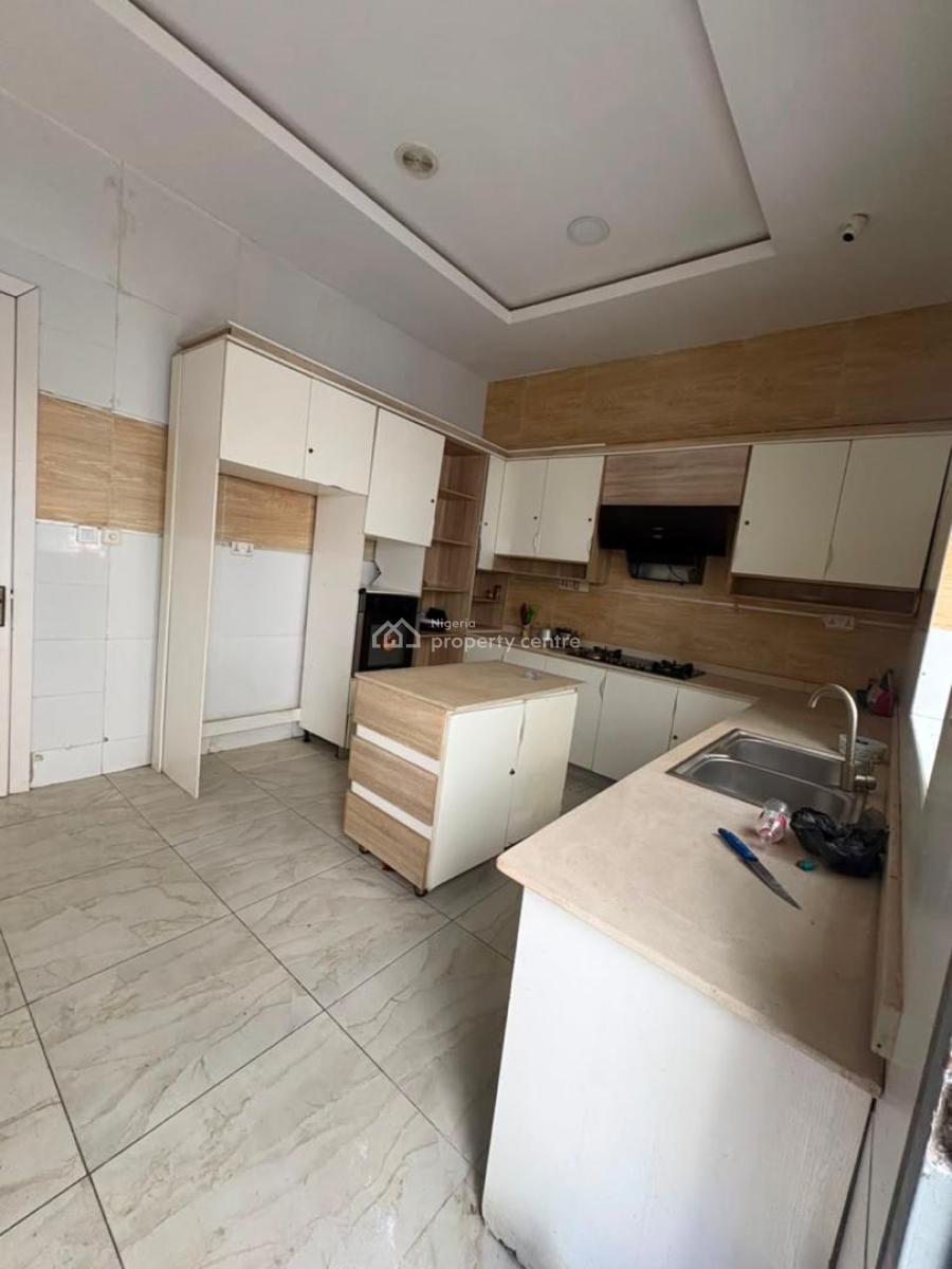 Spacious Guest Room in a Shared Apartment, Oral Extension, Lekki, Lagos, Flat / Apartment for Rent