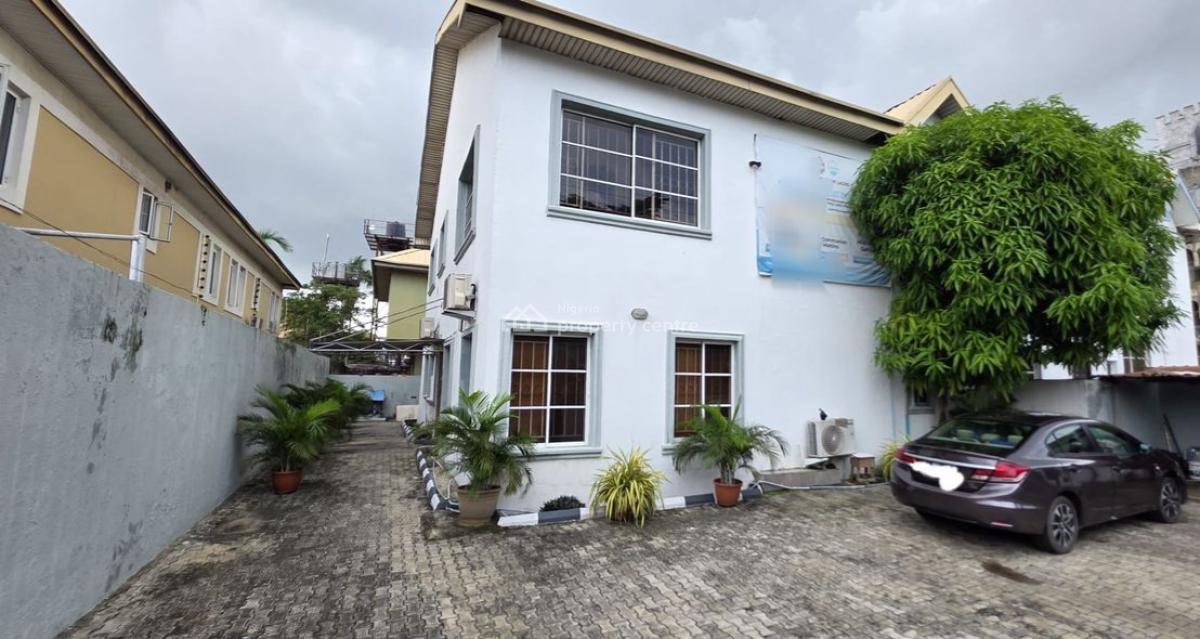 Four  Bedroom Semi Detached Duplex with 2 Rooms Bq, Lekki Phase 1, Lekki, Lagos, Semi-detached Duplex for Rent
