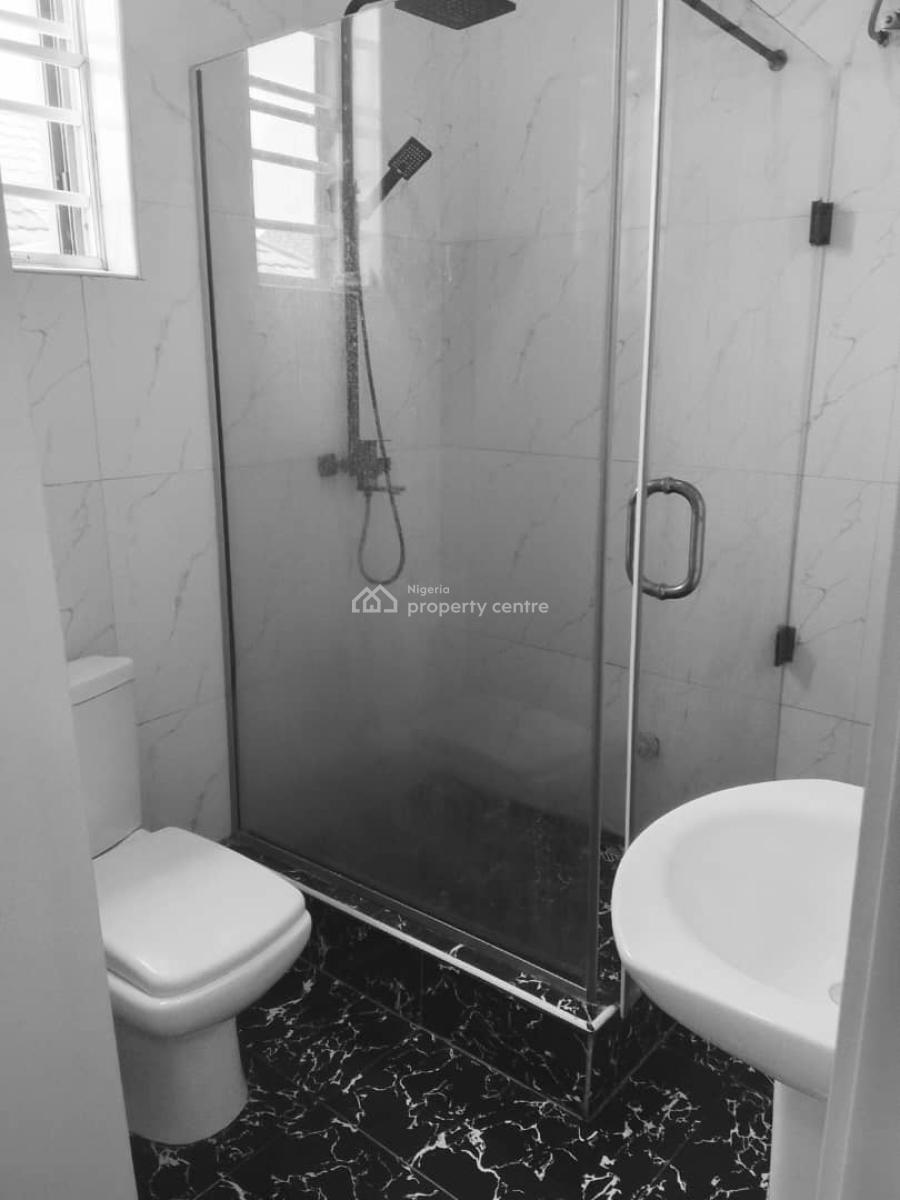 Spacious Luxury  Room Upstairs with Shared Kitchen, Ikota, Lekki, Lagos, Self Contain (single Rooms) for Rent