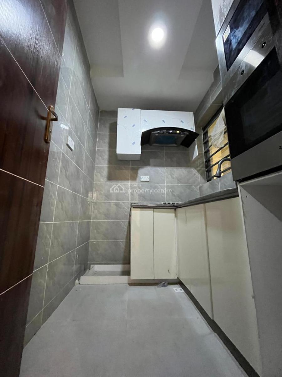 Deluxe 2 Bedroom Apartment, Surulere, Lagos, Block of Flats for Sale
