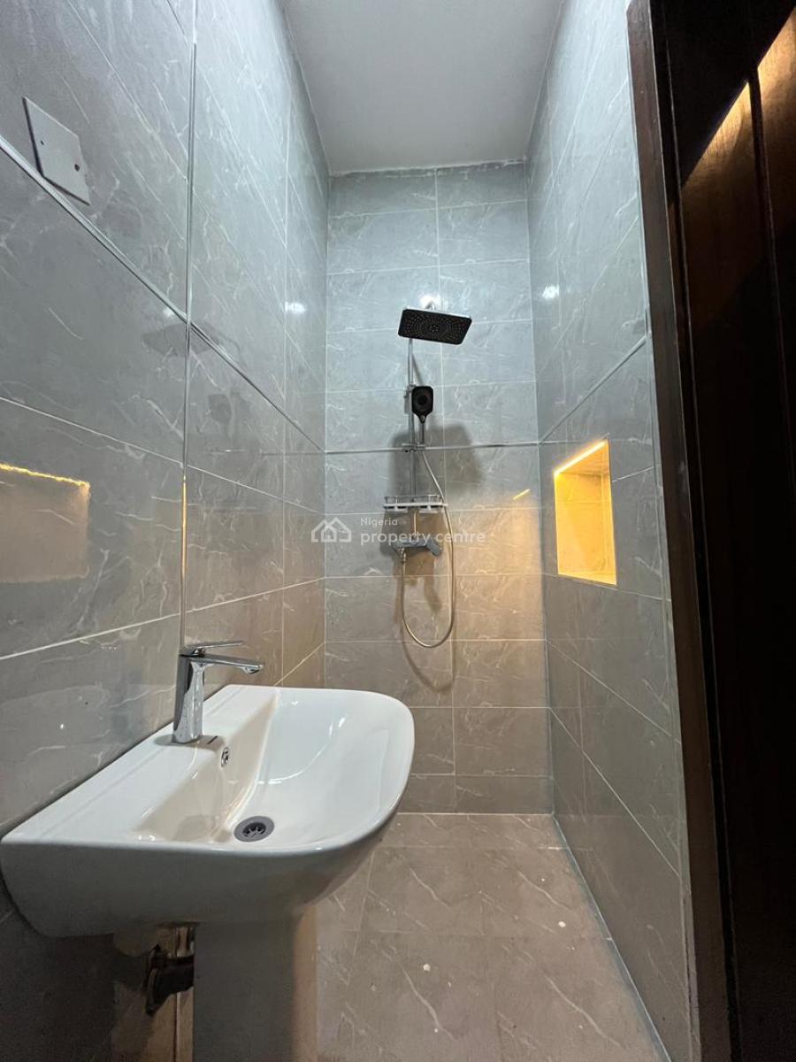 Deluxe 2 Bedroom Apartment, Surulere, Lagos, Block of Flats for Sale