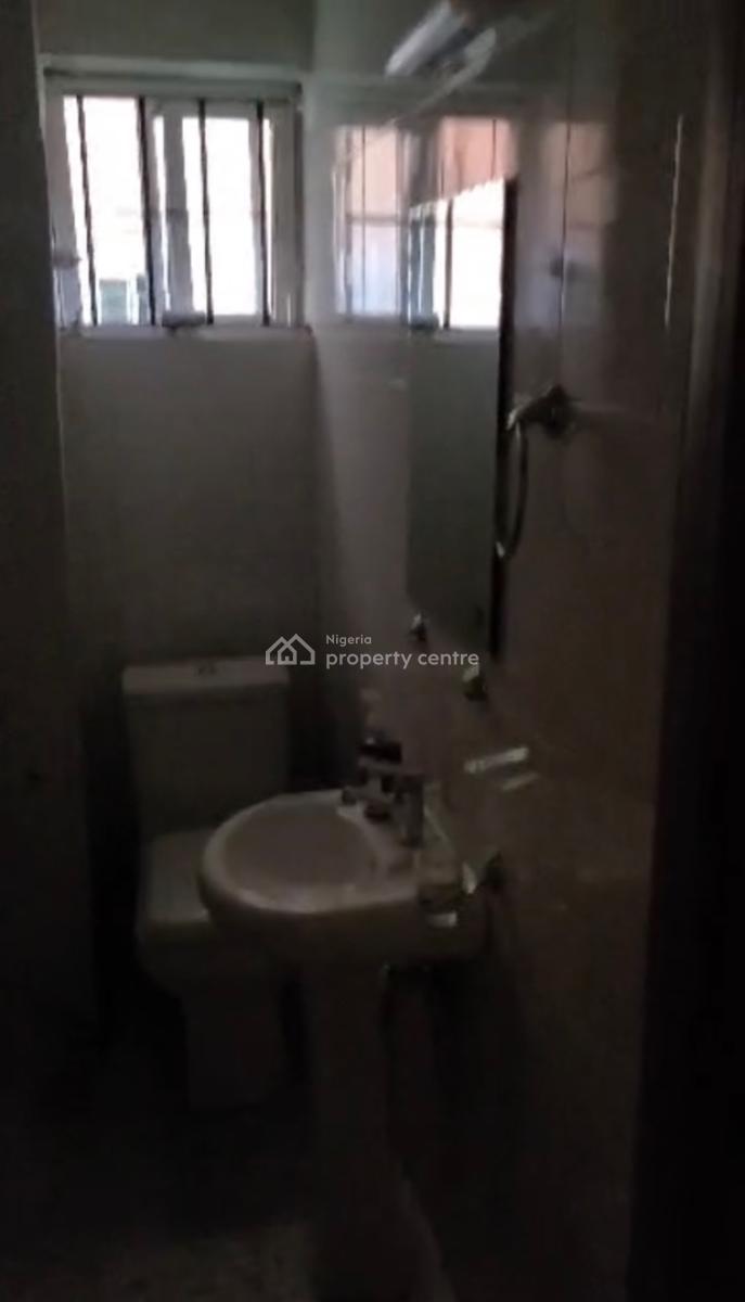 a Spacious Room Shared  in a 2bedroom Apt, Sangotedo, Ajah, Lagos, Flat / Apartment for Rent