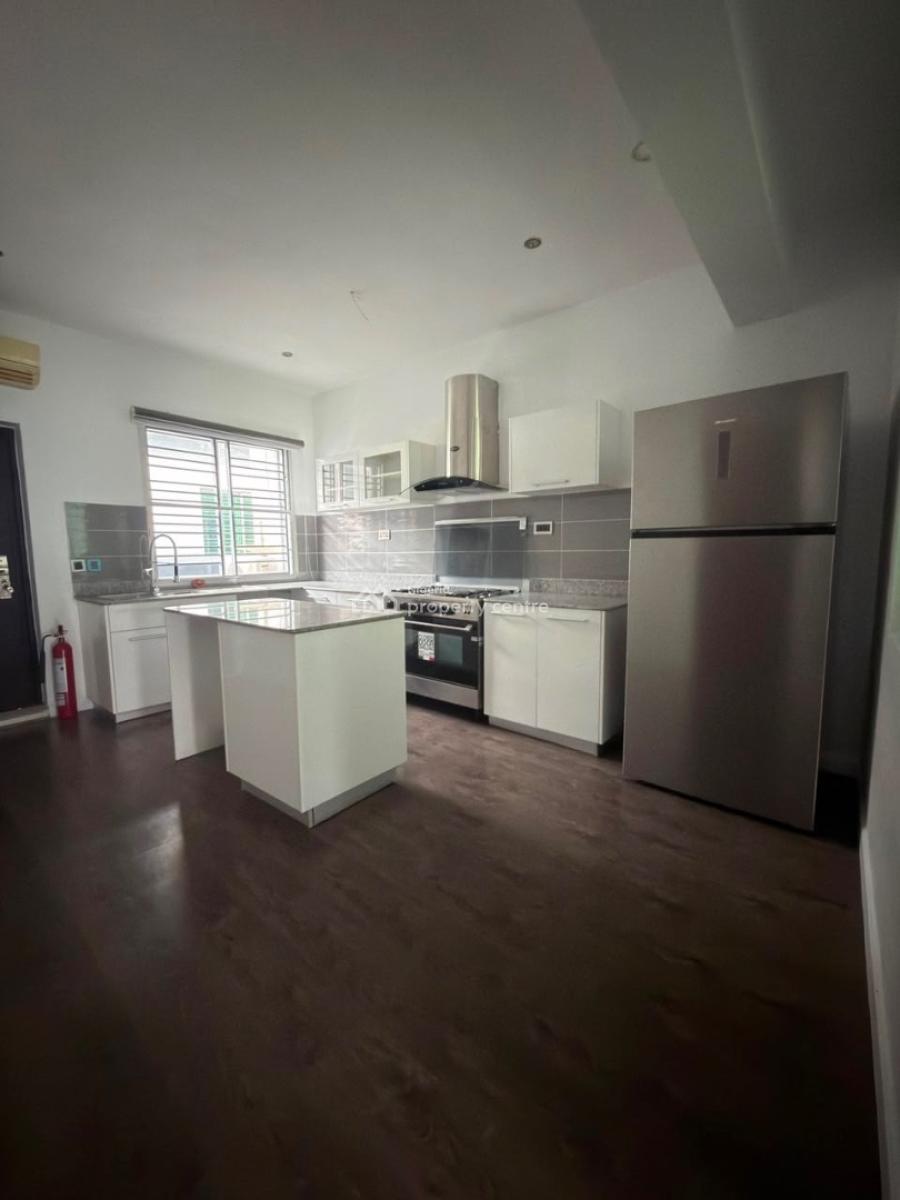 3 Bedroom Service Apartment with Swimming Pool & Tennis Court, Right Side, Lekki Phase 1, Lekki, Lagos, Flat / Apartment for Rent
