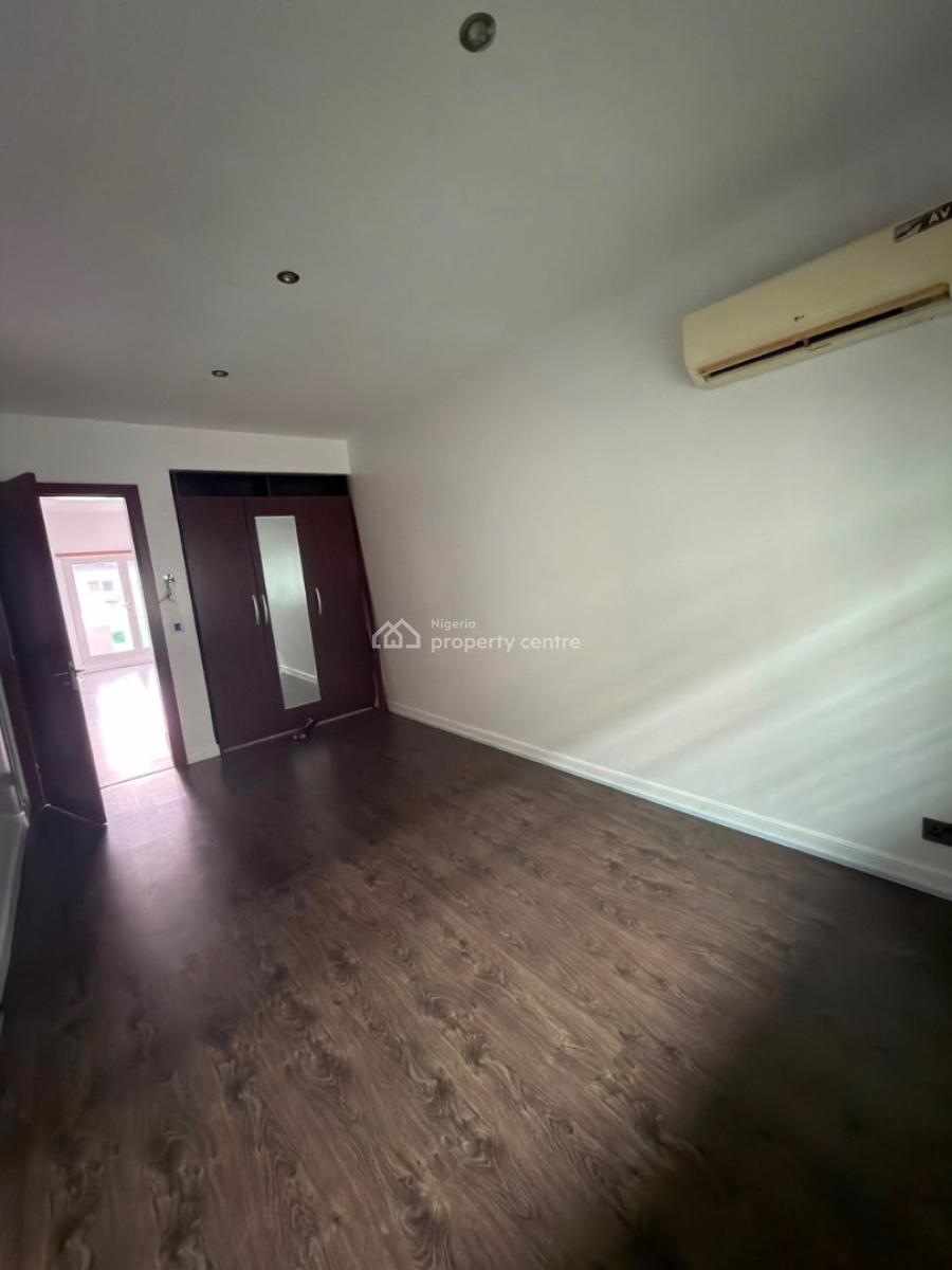 3 Bedroom Service Apartment with Swimming Pool & Tennis Court, Right Side, Lekki Phase 1, Lekki, Lagos, Flat / Apartment for Rent