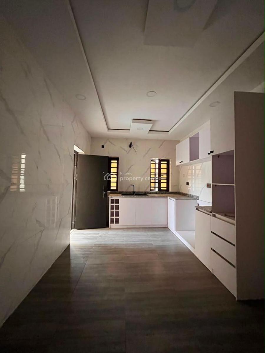 Deluxe 5 Bedroom Semi Detached Triplex with a Bq, Magodo, Lagos, Semi-detached Duplex for Sale