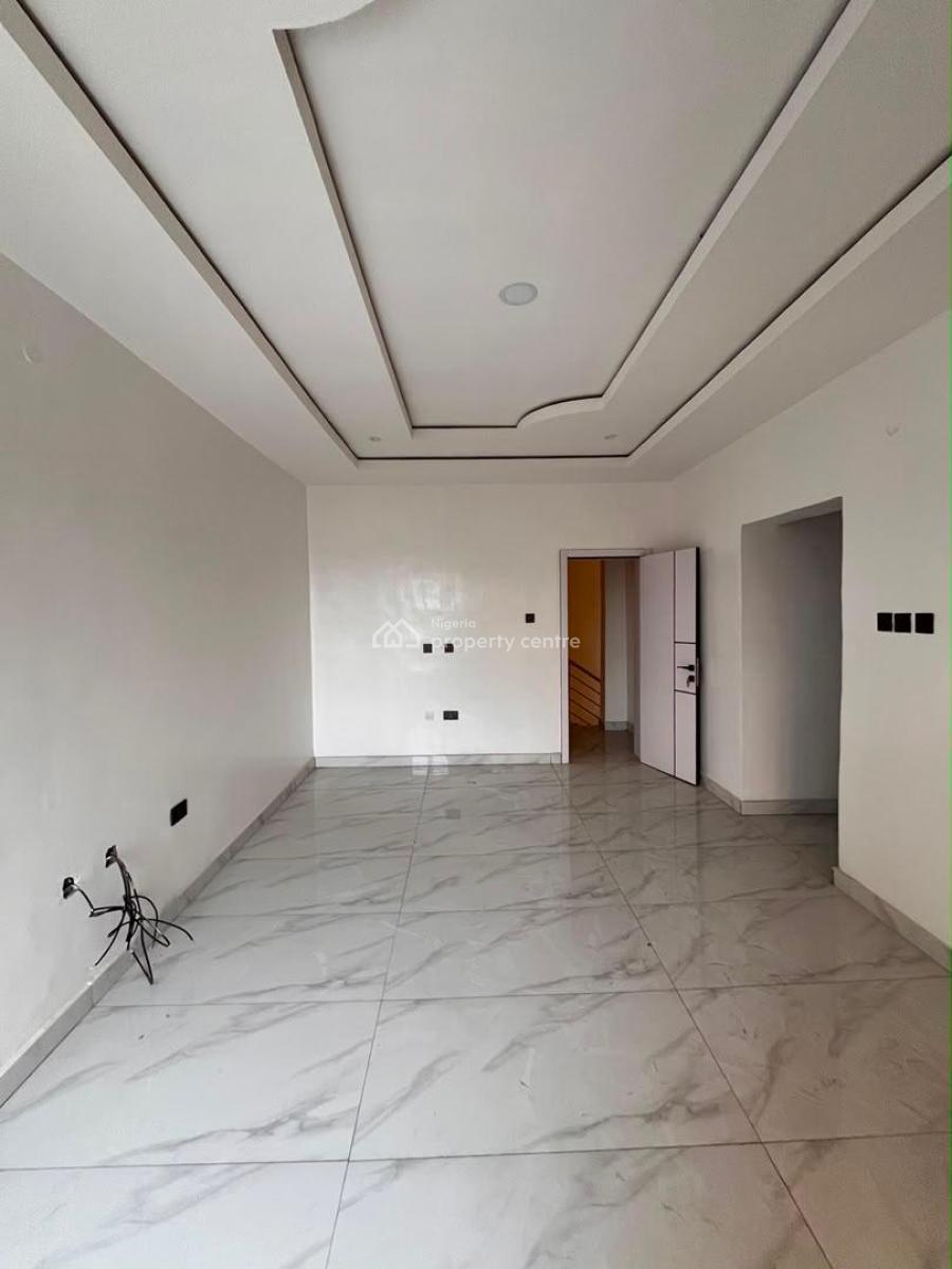 Deluxe 5 Bedroom Semi Detached Triplex with a Bq, Magodo, Lagos, Semi-detached Duplex for Sale