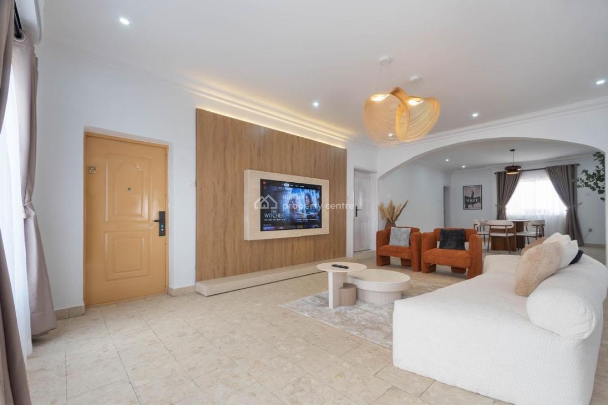 Luxury Two Bedroom with Bathub, Swimming Pool, Snooker Table, Lekki Phase 1, Lekki, Lagos, Flat / Apartment Short Let