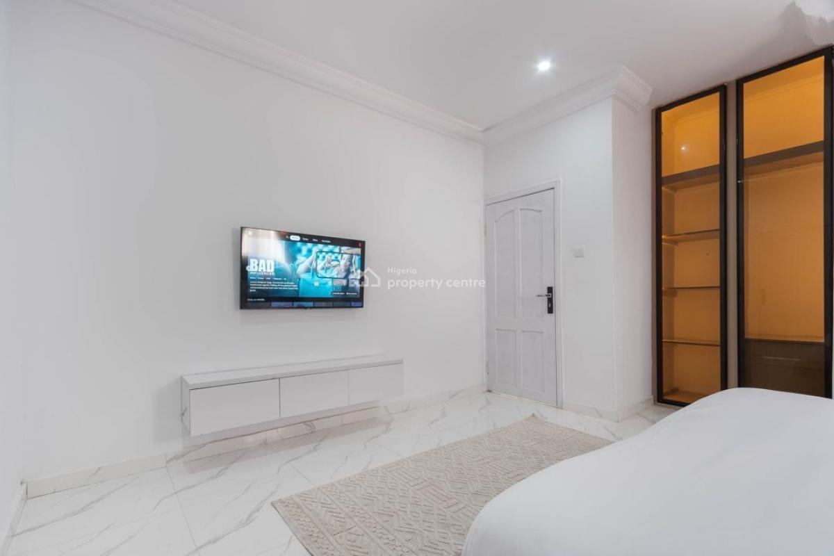 Luxury Two Bedroom with Bathub, Swimming Pool, Snooker Table, Lekki Phase 1, Lekki, Lagos, Flat / Apartment Short Let