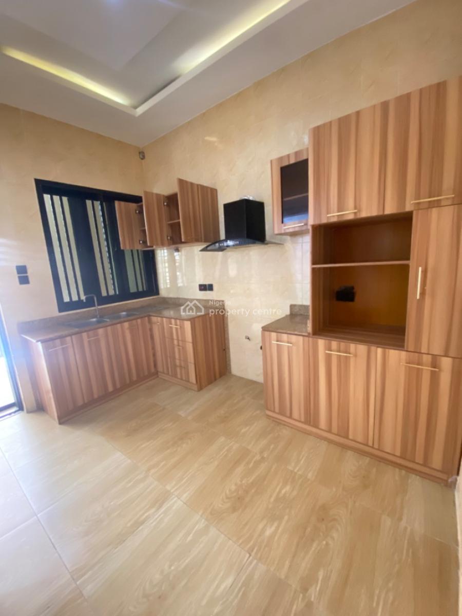 Spacious 3 Bedroom Serviced Apartment with Bq Available, Lekki Phase 1, Lekki, Lagos, Flat / Apartment for Rent