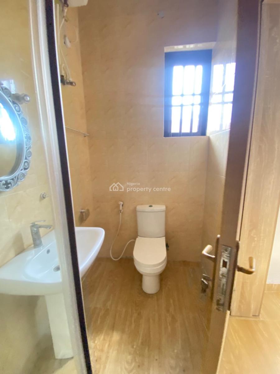 Spacious 3 Bedroom Serviced Apartment with Bq Available, Lekki Phase 1, Lekki, Lagos, Flat / Apartment for Rent