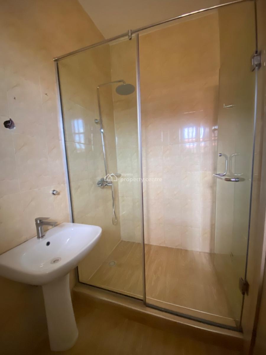 Spacious 3 Bedroom Serviced Apartment with Bq Available, Lekki Phase 1, Lekki, Lagos, Flat / Apartment for Rent