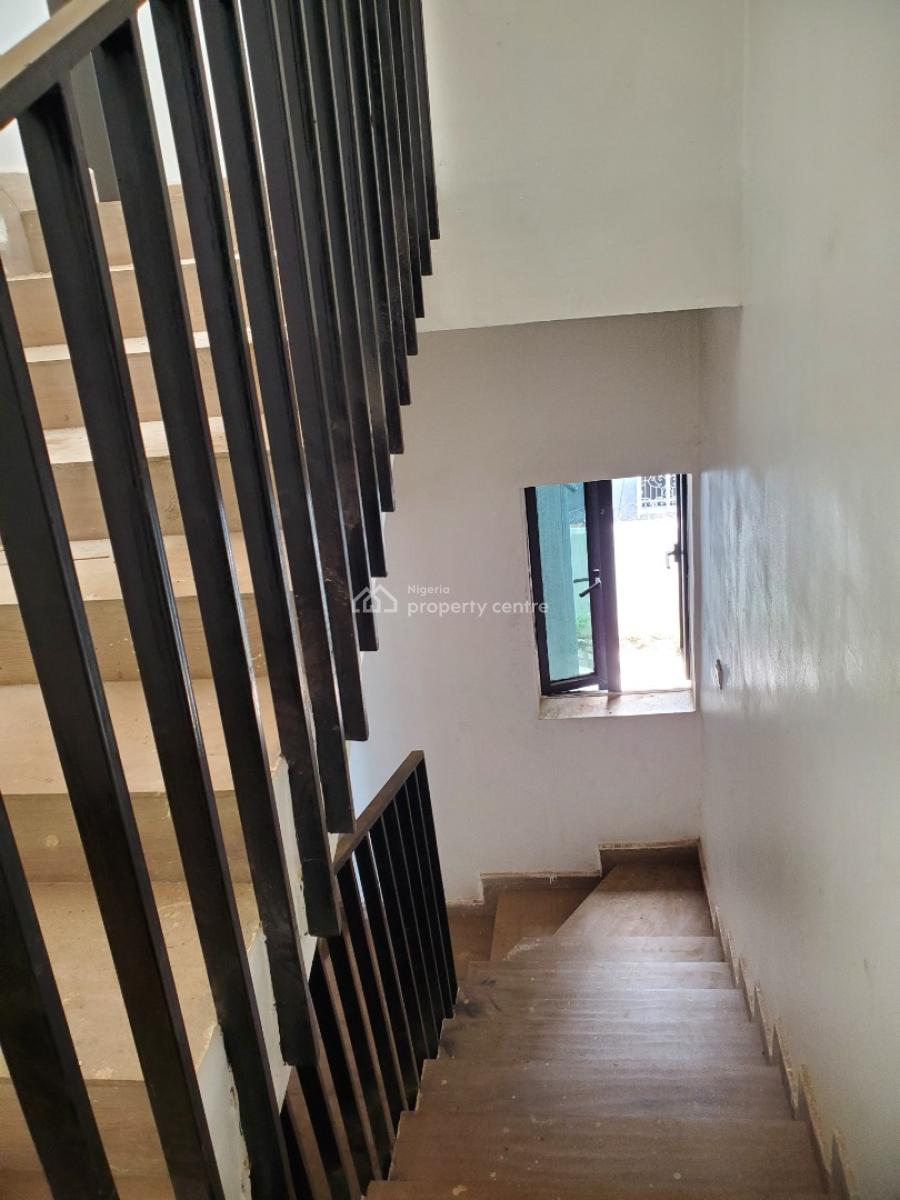 Luxury 3-bedroom Terrace Duplex with 2-room Bq & Rooftop, Mabushi, Abuja, Terraced Duplex for Sale