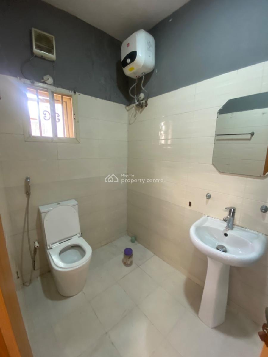 Spacious Serviced 3 Bedroom, Off Tf Kuboye Marwa, Lekki Phase 1, Lekki, Lagos, Flat / Apartment for Rent