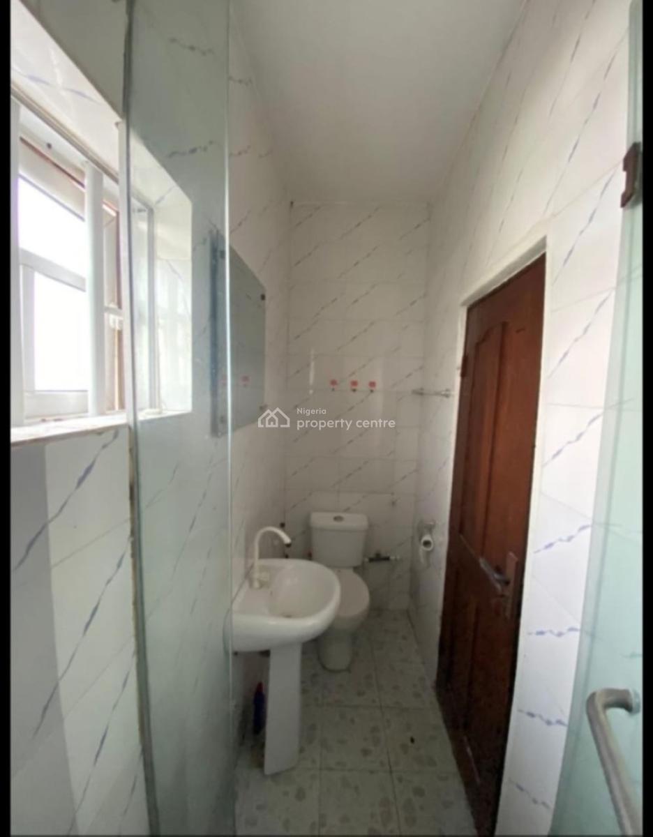 Spacious 1 Bedroom Apartment, Freedom Way, Lekki Phase 1, Lekki, Lagos, Flat / Apartment for Rent