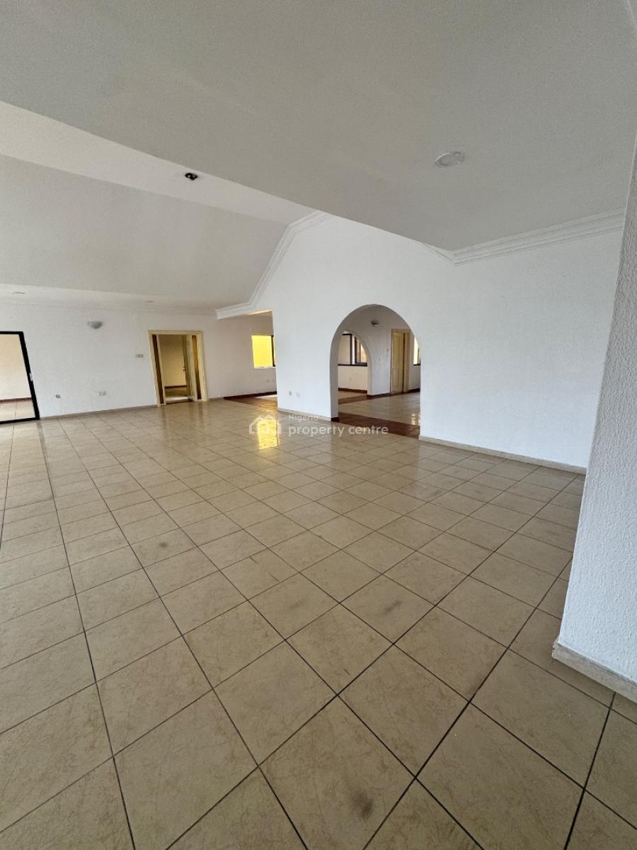 Massive 4 Bedroom Penthouse with Bq, Lekki Phase 1, Lekki, Lagos, Flat / Apartment for Rent
