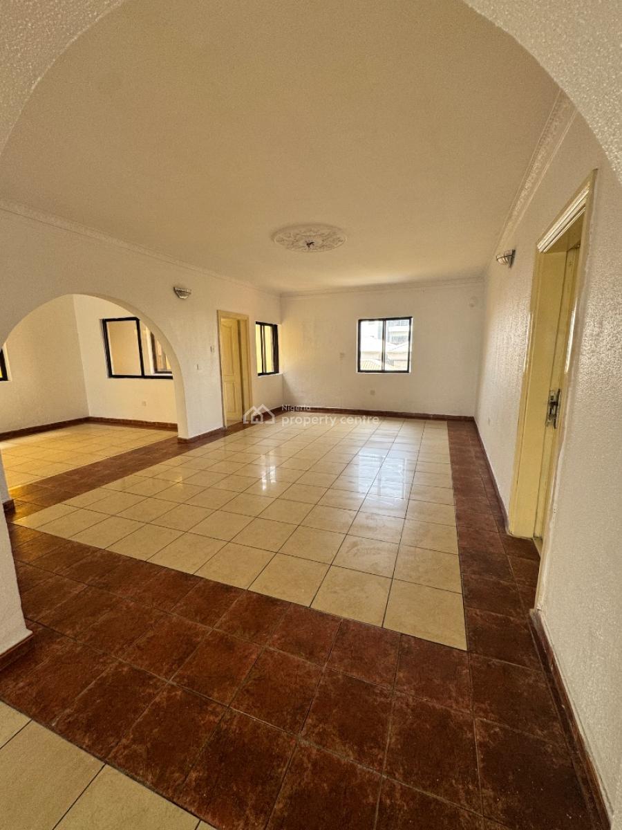 Massive 4 Bedroom Penthouse with Bq, Lekki Phase 1, Lekki, Lagos, Flat / Apartment for Rent