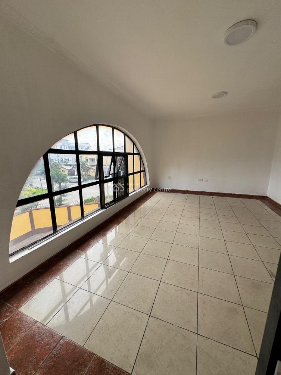 Massive 4 Bedroom Penthouse with Bq, Lekki Phase 1, Lekki, Lagos, Flat / Apartment for Rent