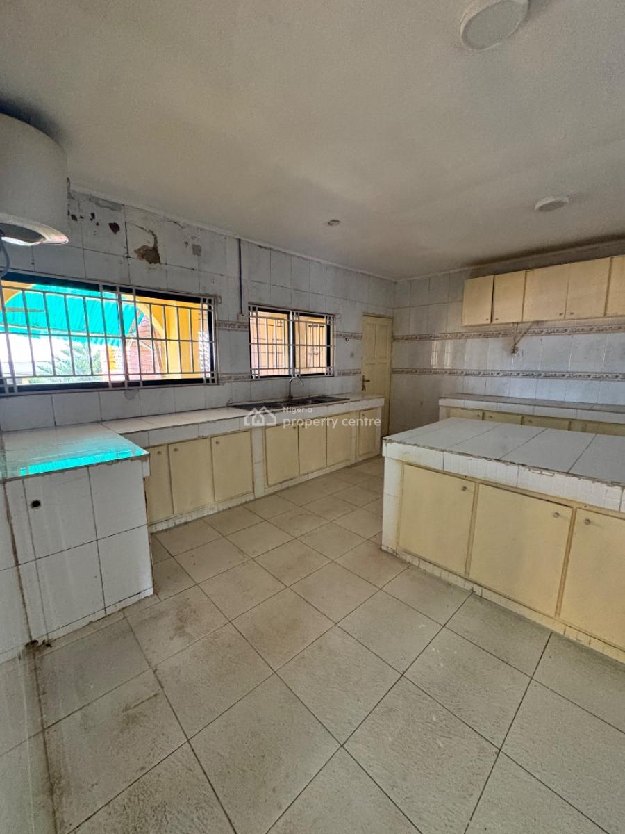 Massive 4 Bedroom Penthouse with Bq, Lekki Phase 1, Lekki, Lagos, Flat / Apartment for Rent