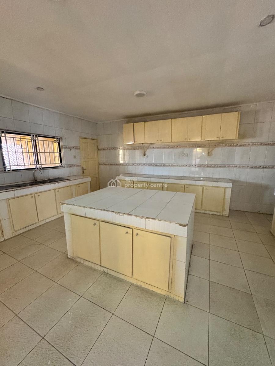 Massive 4 Bedroom Penthouse with Bq, Lekki Phase 1, Lekki, Lagos, Flat / Apartment for Rent