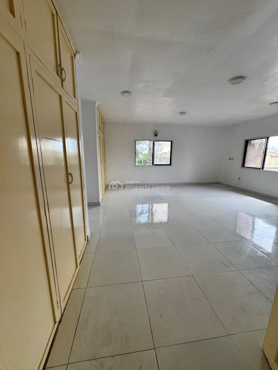Massive 4 Bedroom Penthouse with Bq, Lekki Phase 1, Lekki, Lagos, Flat / Apartment for Rent