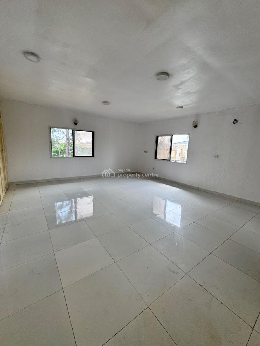 Massive 4 Bedroom Penthouse with Bq, Lekki Phase 1, Lekki, Lagos, Flat / Apartment for Rent