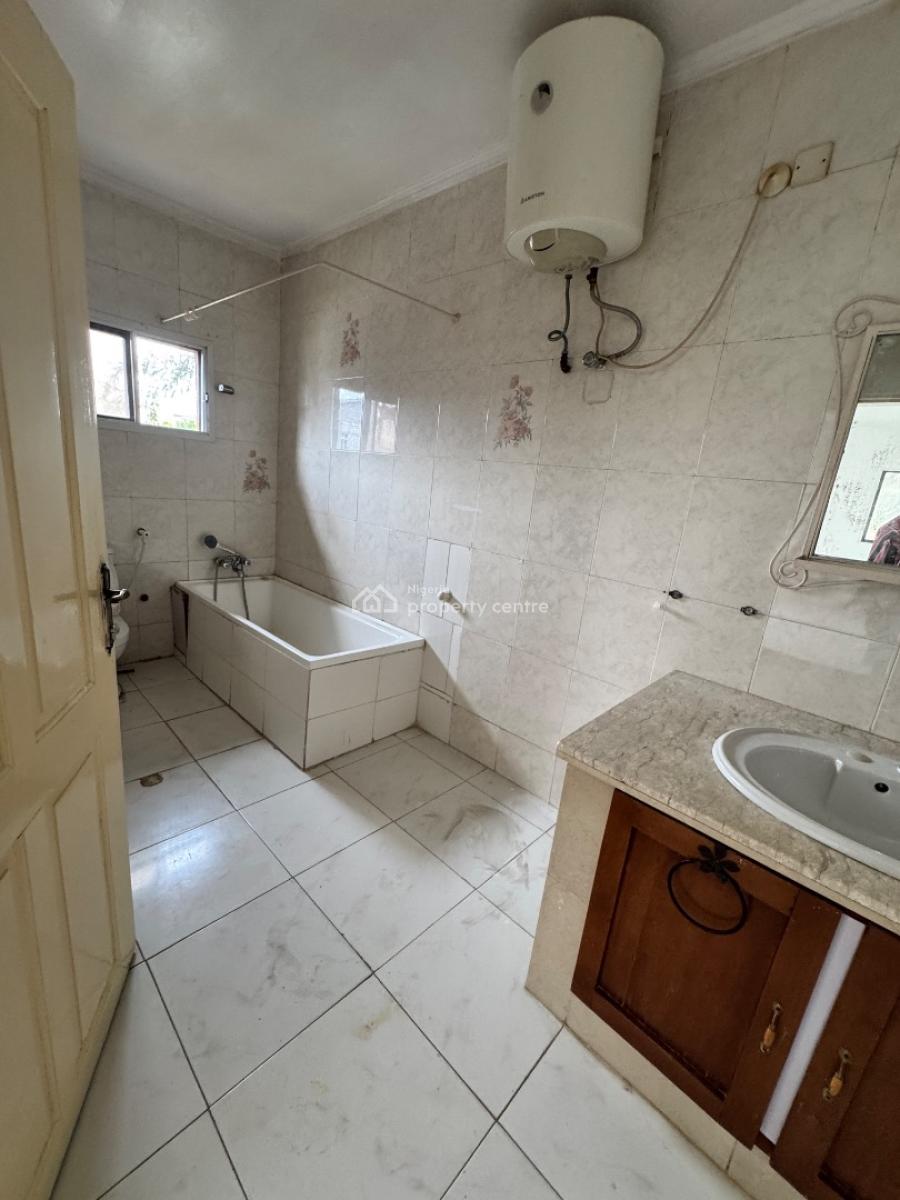 Massive 4 Bedroom Penthouse with Bq, Lekki Phase 1, Lekki, Lagos, Flat / Apartment for Rent