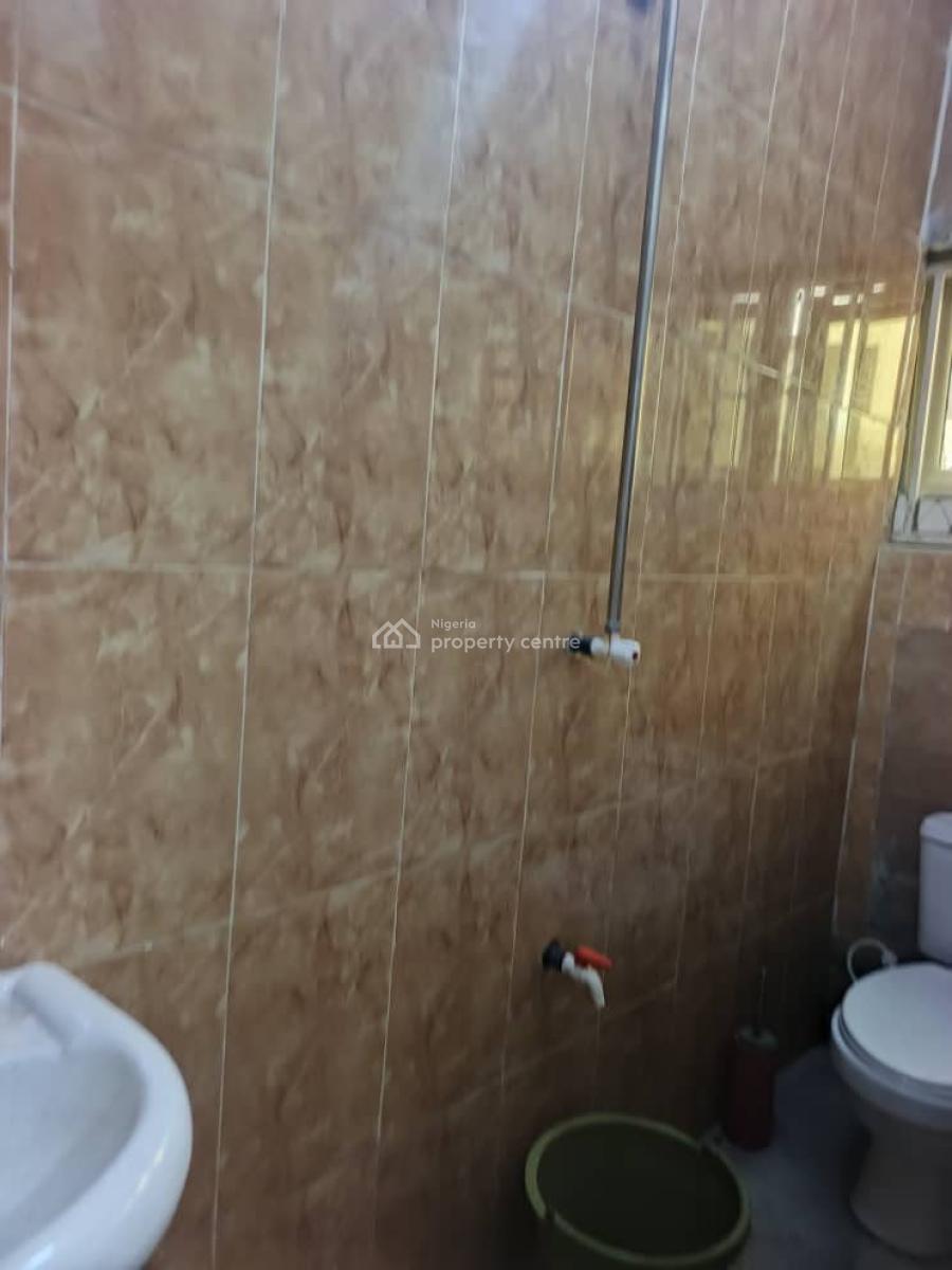Well Renovated 2bedroom Flat at Olawaiye Estate Olowora, Olawaiye Estate Olowora, Olowora, Magodo, Lagos, Flat / Apartment for Rent
