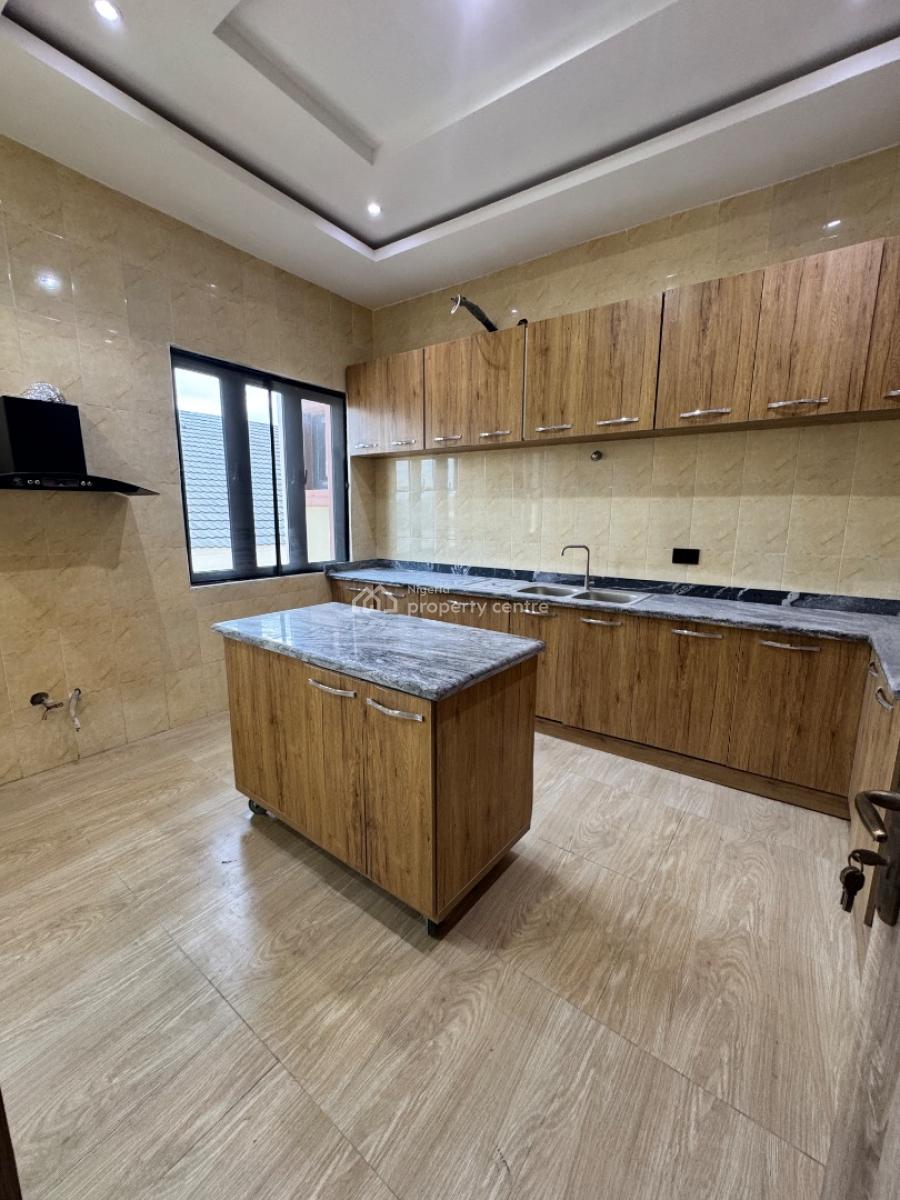 Luxury 5 Bedroom Penthouse with Bq, Lekki Phase 1, Lekki, Lagos, Flat / Apartment for Rent