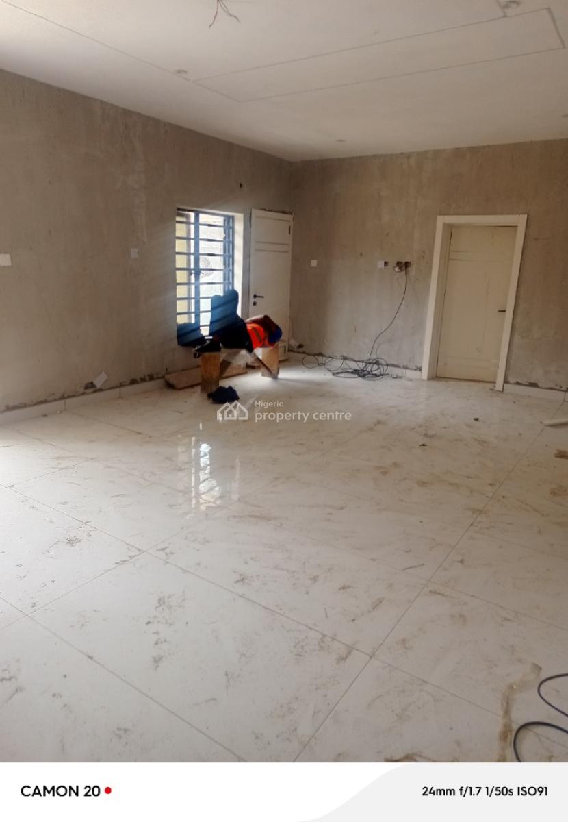Clean 2 Bedroom Flat  Upstairs, 2 Toilet, 2 Bath, Surulere, Lagos, Flat / Apartment for Rent