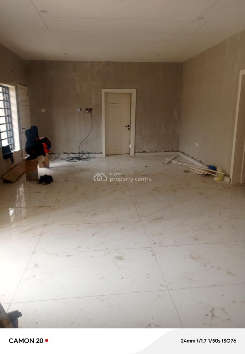 Clean 2 Bedroom Flat  Upstairs, 2 Toilet, 2 Bath, Surulere, Lagos, Flat / Apartment for Rent