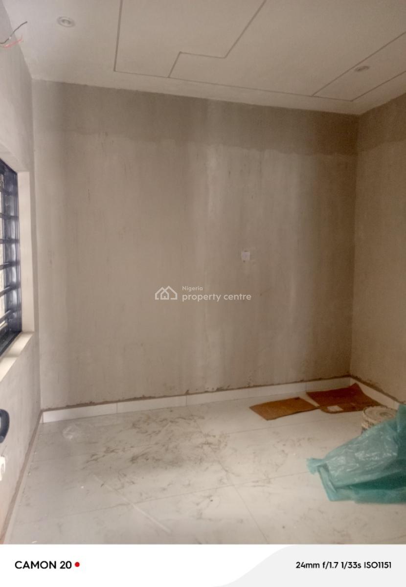 Clean 2 Bedroom Flat  Upstairs, 2 Toilet, 2 Bath, Surulere, Lagos, Flat / Apartment for Rent