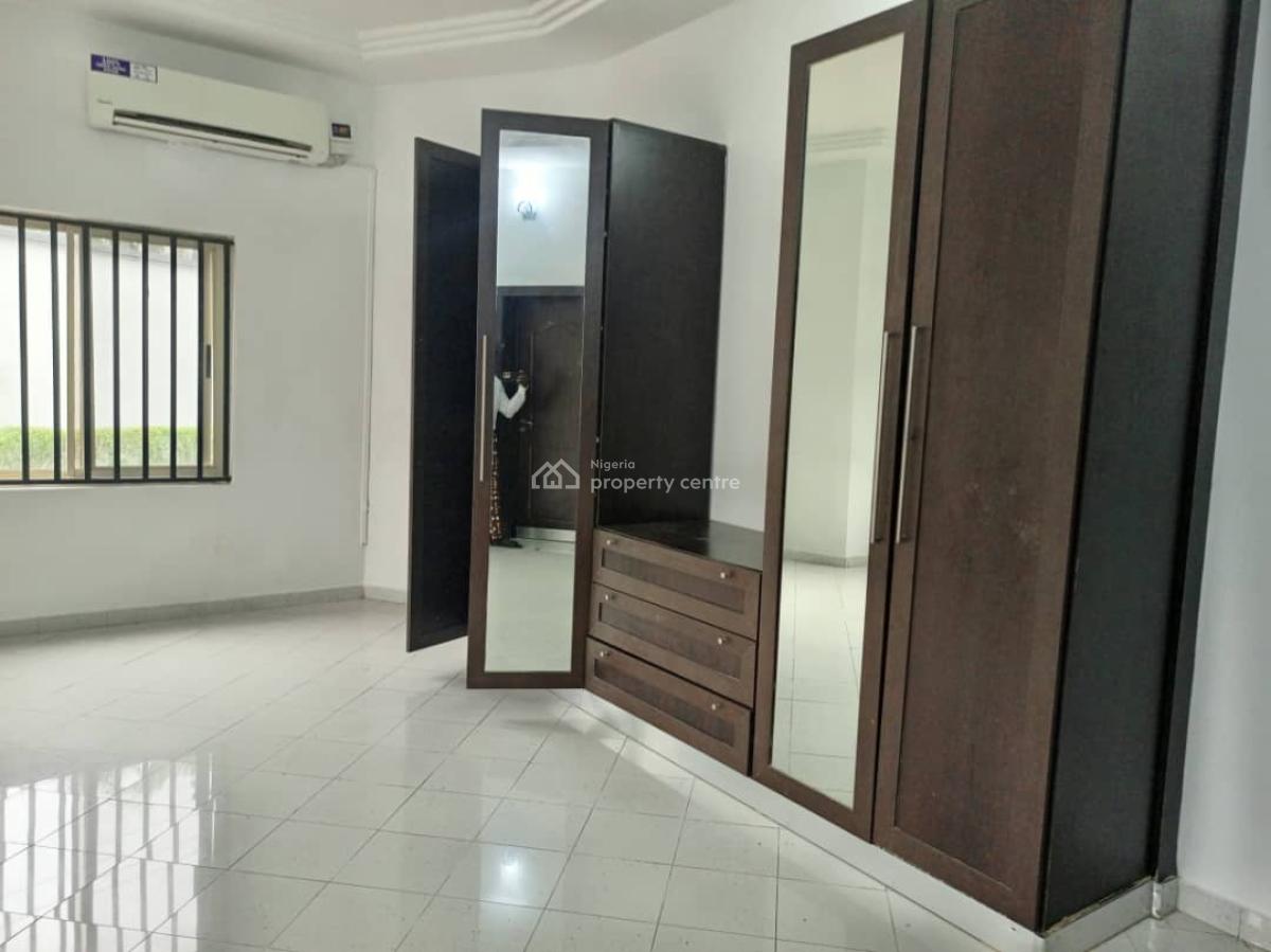 Well Maintained 2 Bedroom Flat with a Bq, Off Palace Road, Oniru, Victoria Island (vi), Lagos, House for Sale
