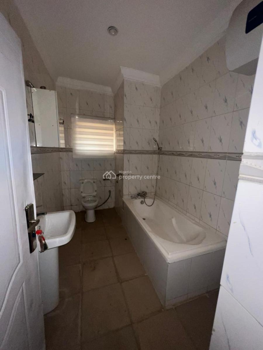 Spacious Three Bedrooms Flat, Tarred Road, Mabushi, Abuja, Flat / Apartment for Rent