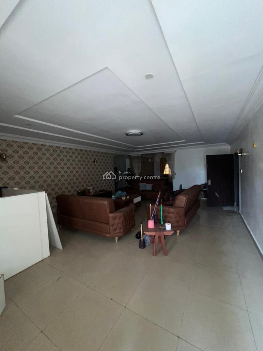 Spacious Three Bedrooms Flat, Tarred Road, Mabushi, Abuja, Flat / Apartment for Rent