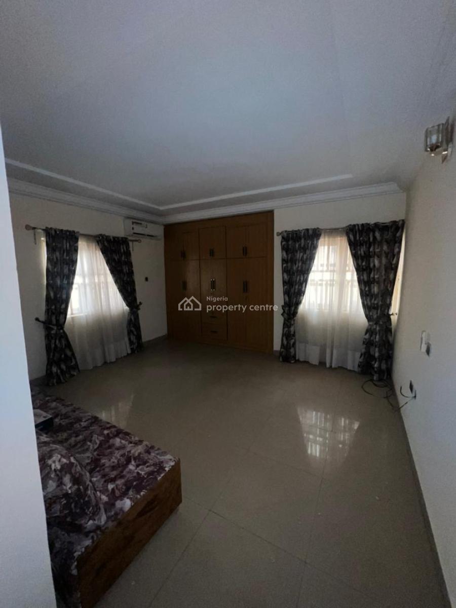 Spacious Three Bedrooms Flat, Tarred Road, Mabushi, Abuja, Flat / Apartment for Rent