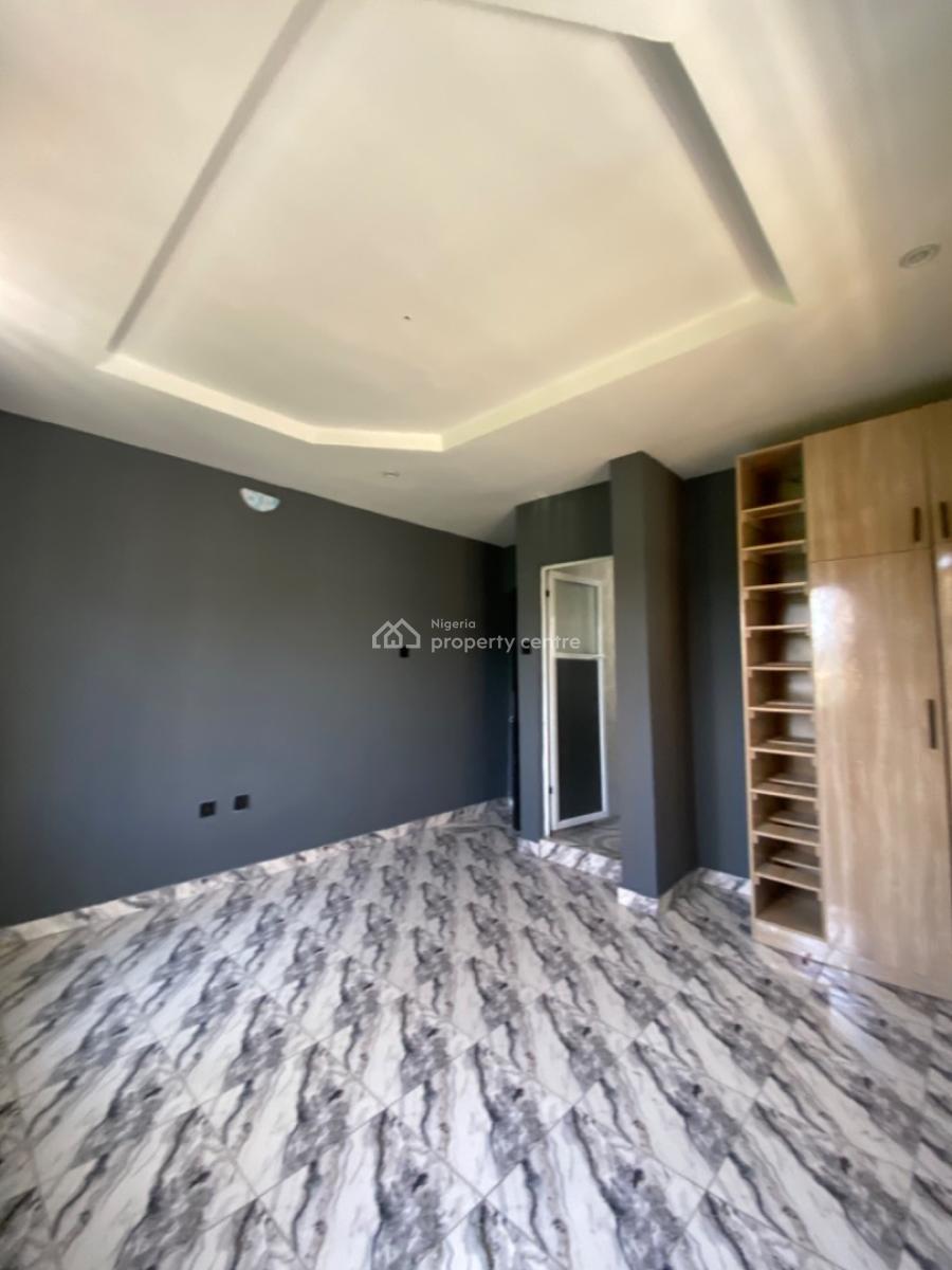 an Executive Three Bedroom Apartment Upstairs, Goodnews Estate Extension, Before Novare Shoprite Sangotedo Ajah, Lekki, Lagos, Flat / Apartment for Rent