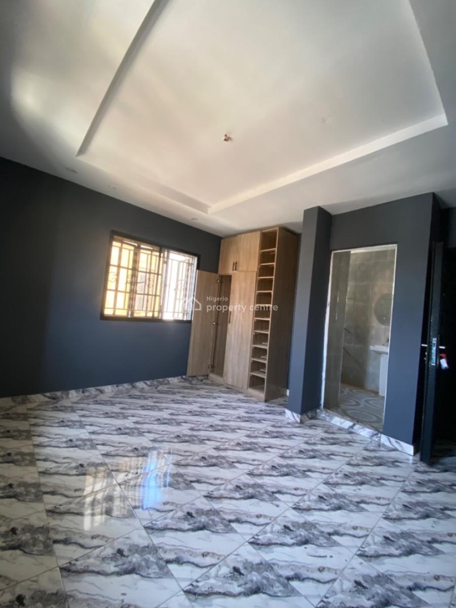 an Executive Three Bedroom Apartment Upstairs, Goodnews Estate Extension, Before Novare Shoprite Sangotedo Ajah, Lekki, Lagos, Flat / Apartment for Rent
