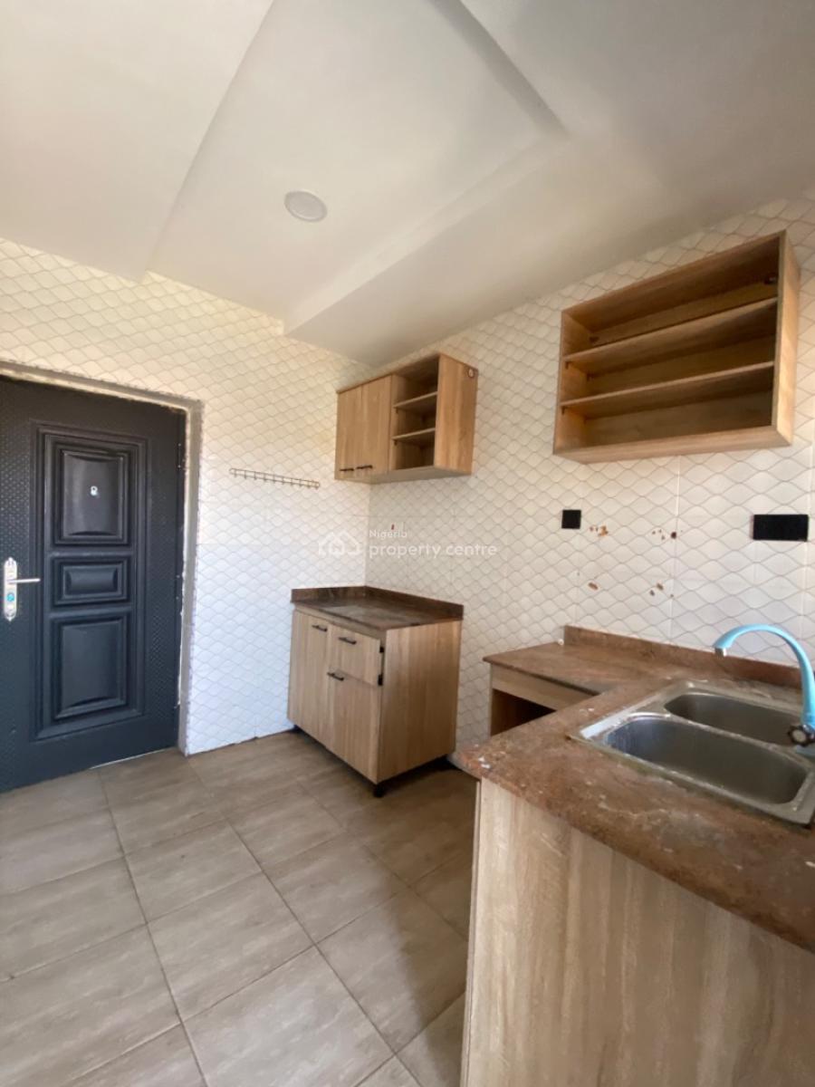 an Executive Three Bedroom Apartment Upstairs, Goodnews Estate Extension, Before Novare Shoprite Sangotedo Ajah, Lekki, Lagos, Flat / Apartment for Rent