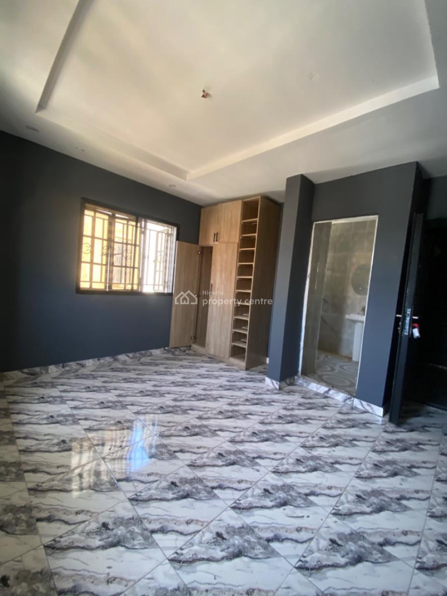 an Executive Three Bedroom Apartment Upstairs, Goodnews Estate Extension, Before Novare Shoprite Sangotedo Ajah, Lekki, Lagos, Flat / Apartment for Rent