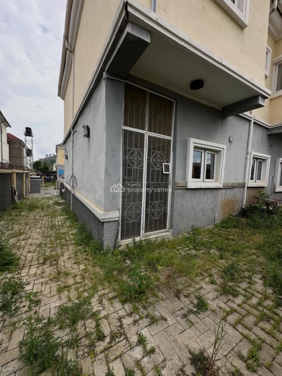 4 Bedroom Semi Detached Duplex +  Family Lounge + Private Backyard, Idu Industrial, Abuja, Semi-detached Duplex for Sale