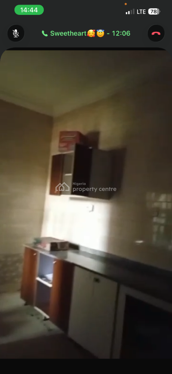 Distress  3 Bedroom Terrace Duplex with Private Compound, Lokogoma Dakwo Abuja, Lokogoma District, Abuja, Terraced Duplex for Sale