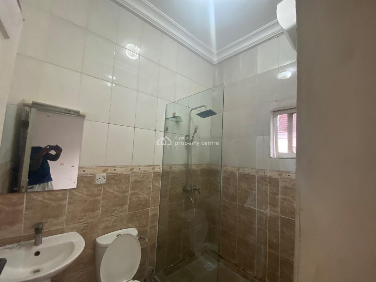 a Well Maintained 3bedroom on 2nd Floor with Bq and Pool, Lekki Phase 1, Lekki, Lagos, Flat / Apartment for Rent