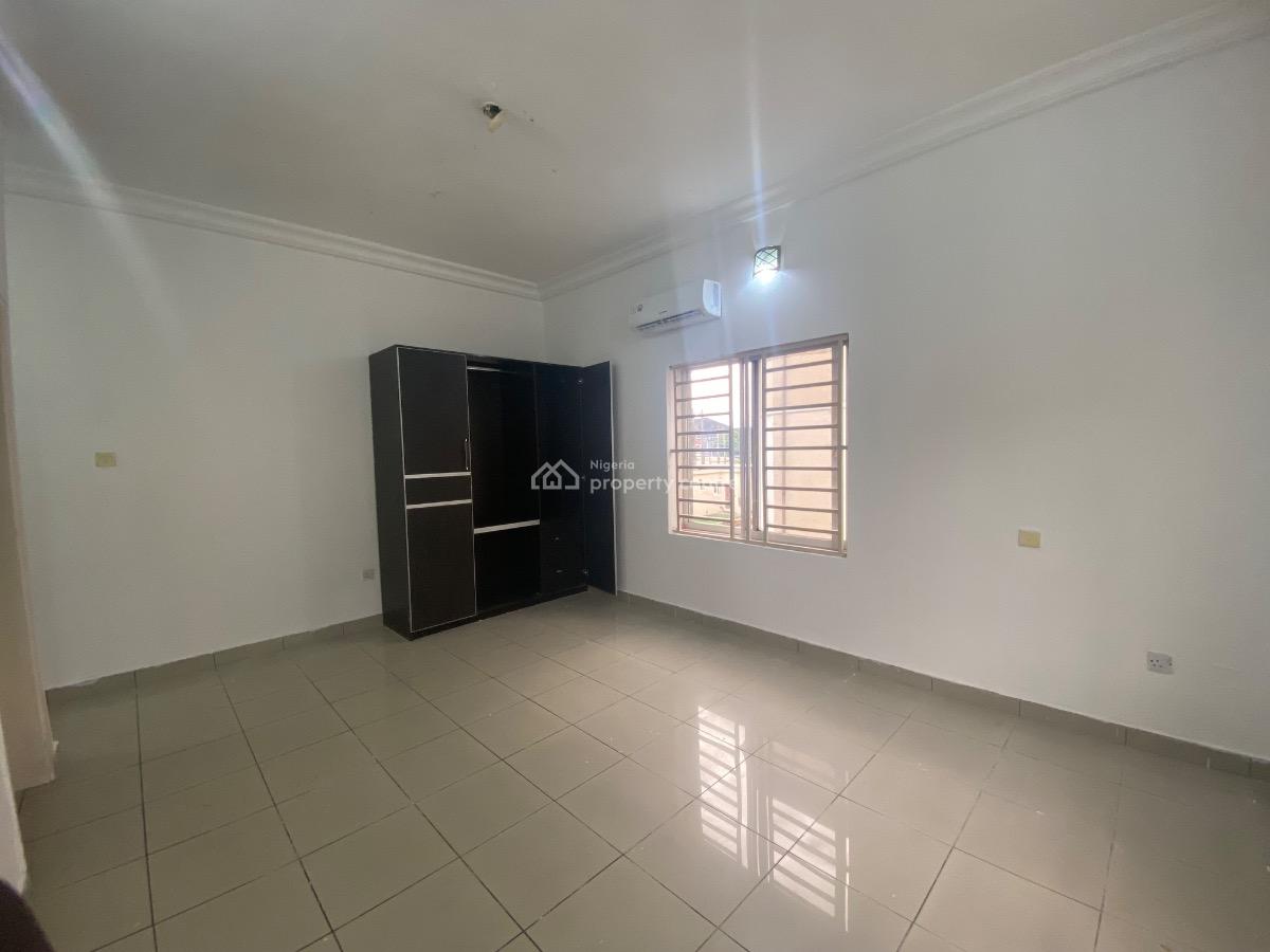 a Well Maintained 3bedroom on 2nd Floor with Bq and Pool, Lekki Phase 1, Lekki, Lagos, Flat / Apartment for Rent