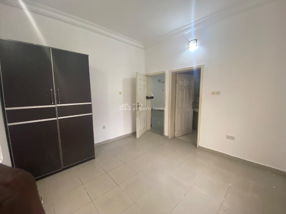 a Well Maintained 3bedroom on 2nd Floor with Bq and Pool, Lekki Phase 1, Lekki, Lagos, Flat / Apartment for Rent