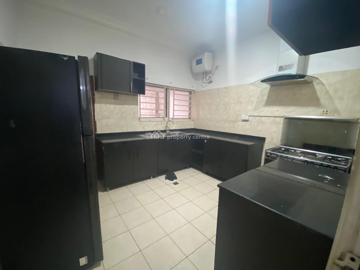 a Well Maintained 3bedroom on 2nd Floor with Bq and Pool, Lekki Phase 1, Lekki, Lagos, Flat / Apartment for Rent